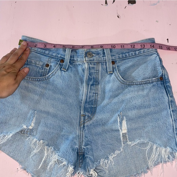 Levi’s 501 Premium Cutoff Shorts Destroyed Distressed Denim Jean Waist 27 Womens - Picture 6 of 10